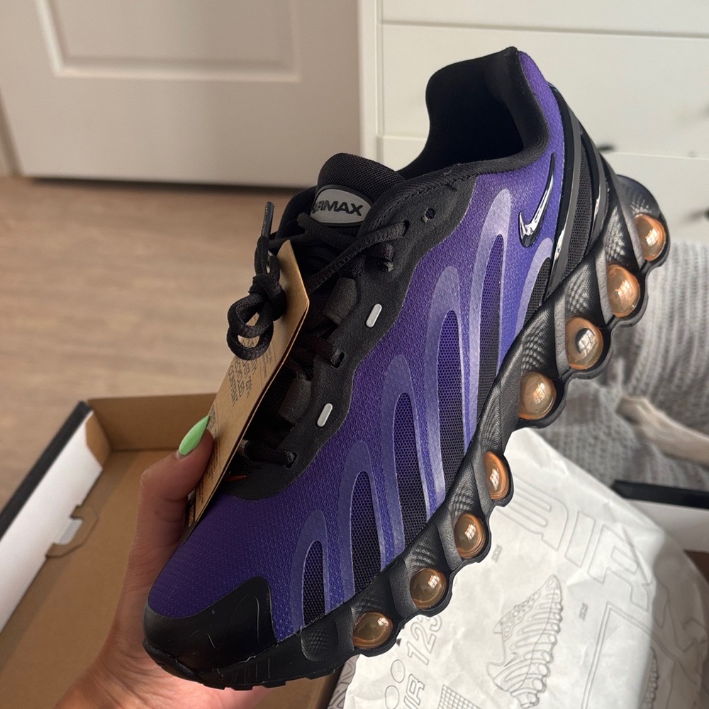 Nike Air Max DN8 — Black/Fierce Purple